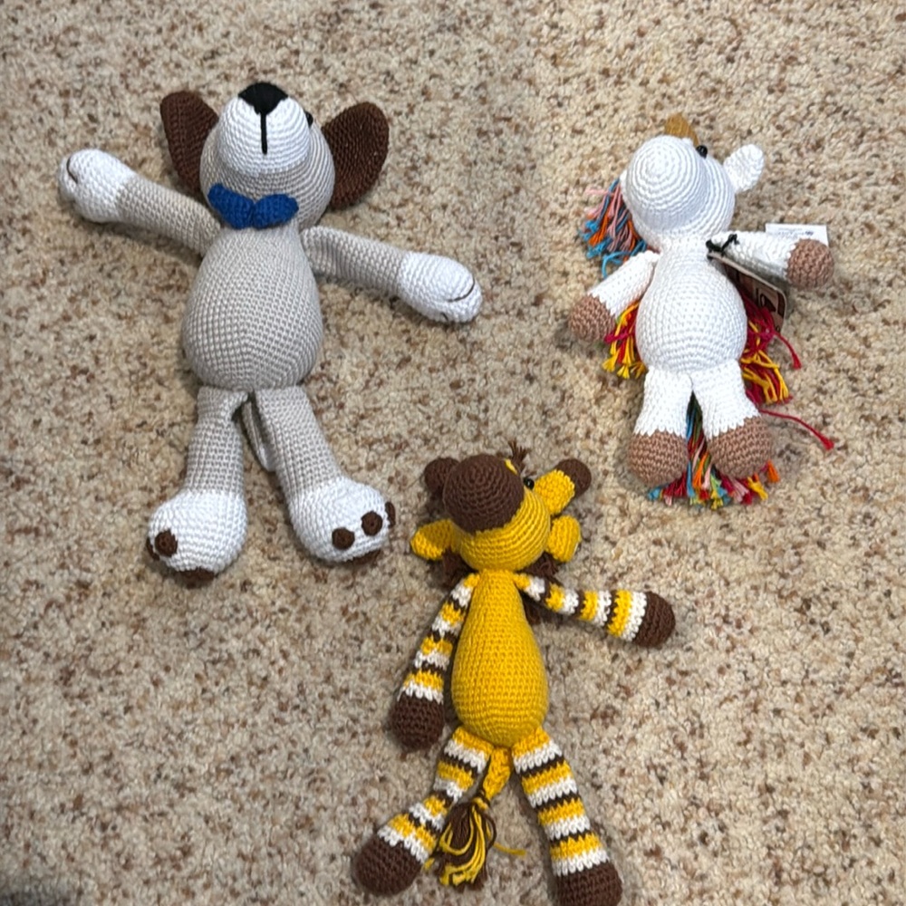 Handmade Peruvianan dolls. Unicorn giraffe and dog